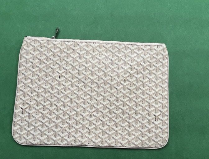 Чисто нова чанта на Goyard