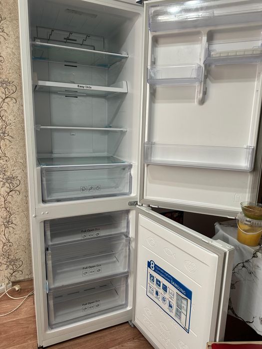 Холодильник , диван сатылады