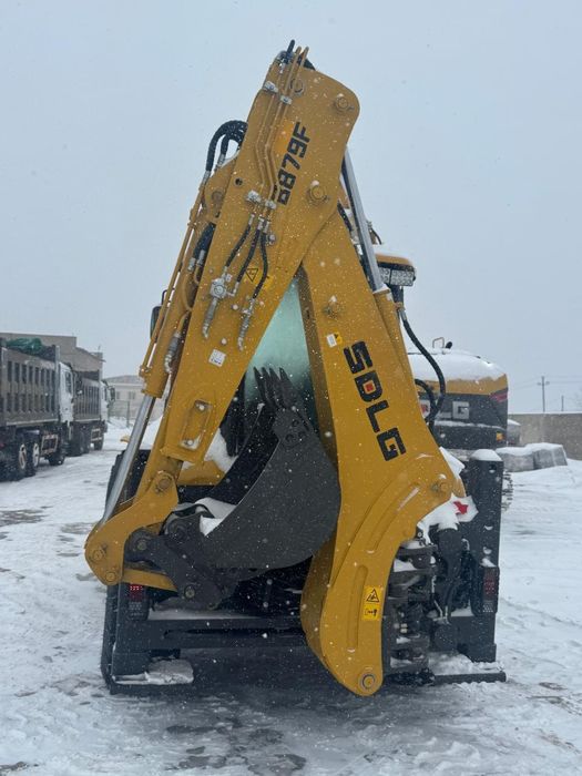 Экскаватор-погрузчик 3 в 1