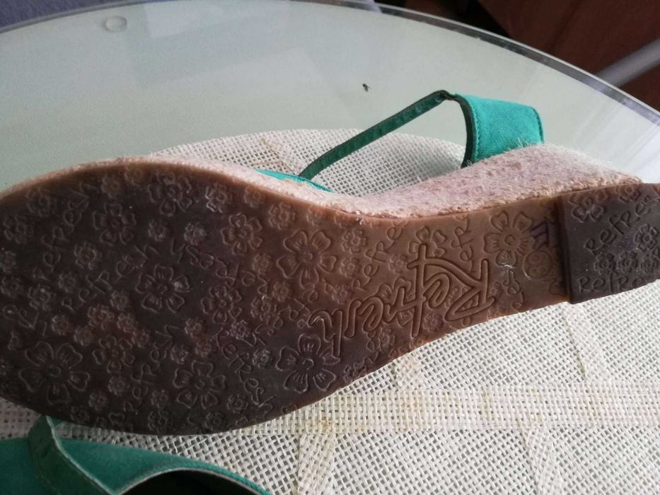 Леки и удобни дамски сандали подходящи за сезон пролет,лято и есен.