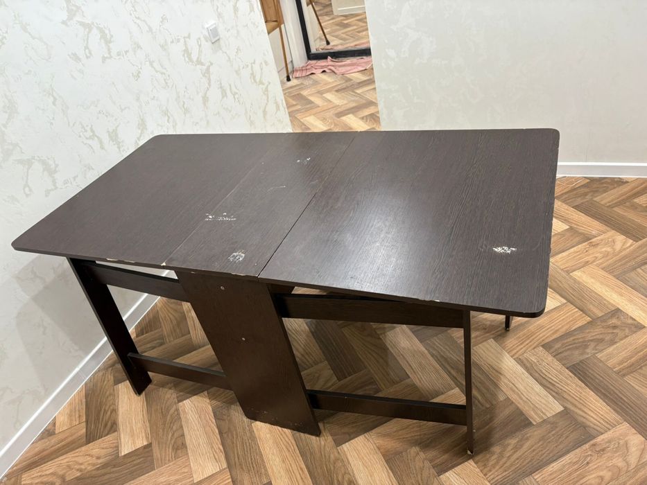 Продается стол книжка