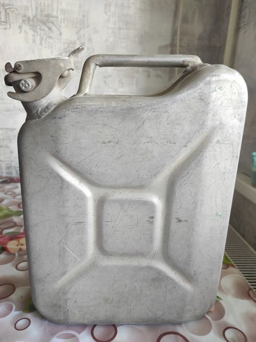 Продается канистра для бензина