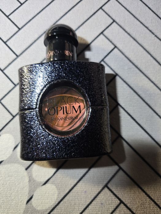 Black Opium  Yves saint laurent