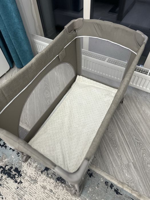 Продам кроватку Joie