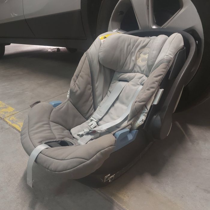Продавам столче за кола/седалка/кошница Cybex Aton 5