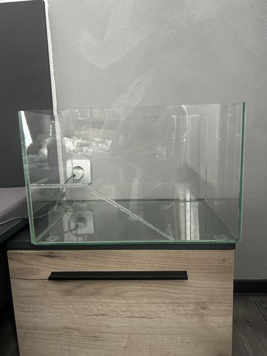 Vând acvariu pentru animale de companie