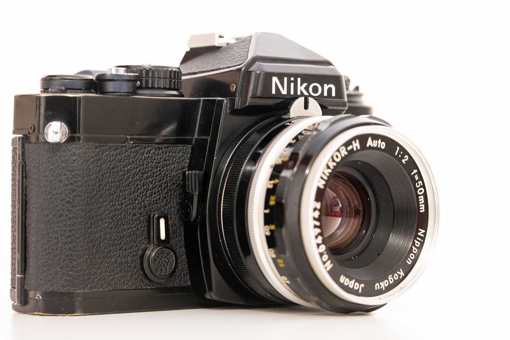 Aparat film Nikon FE cu obiectiv Nikon 50 F2