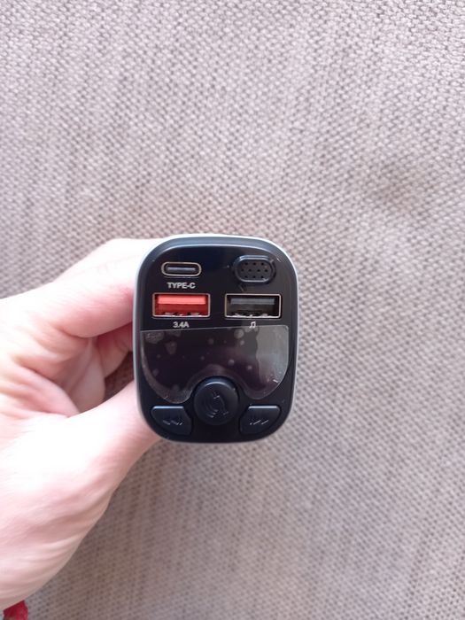 Трансмитер за музика в  кола