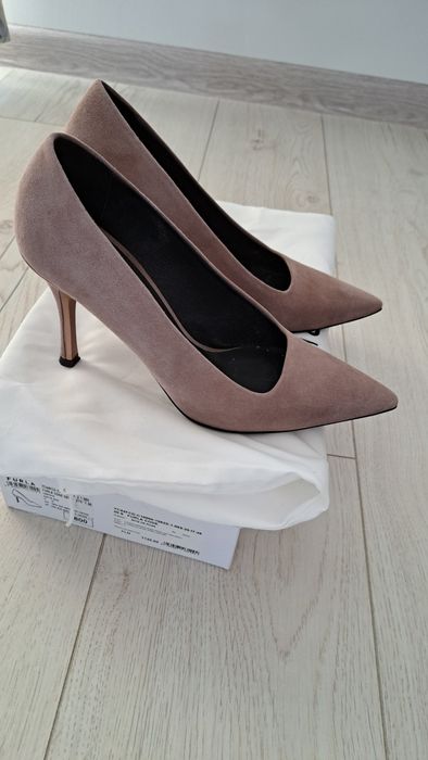 Vând pantofi eleganti marca Furla