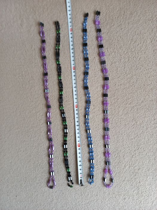 Бусы, бижутерия.