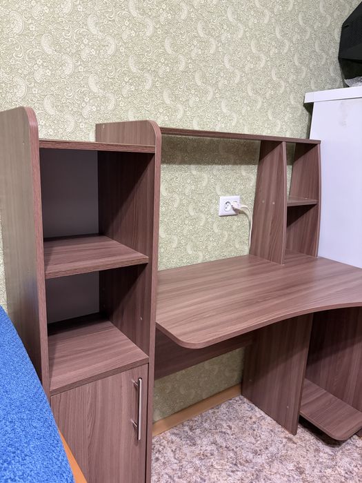 Стол письменный