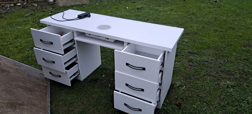 Vand birou cu aspirator cupio pentru manichiură