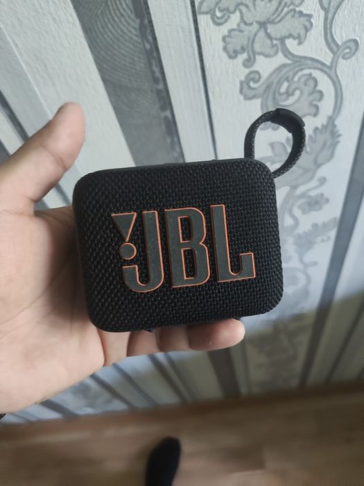Продам блютуз колонку JBL