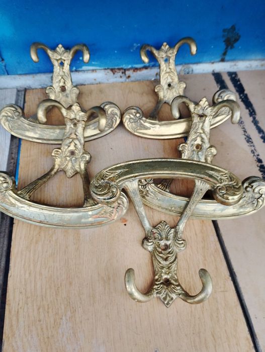 Месингови закачалки от соца