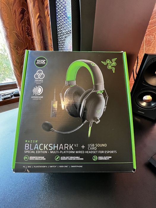 Razer Blackshark V2 + USB sound card - special edition • multi platform wired headset for esports