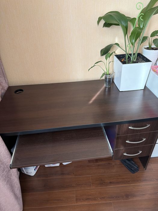 Компьютерный  Стол для офиса и дома