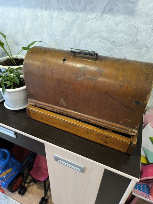 Продам швейную машинку