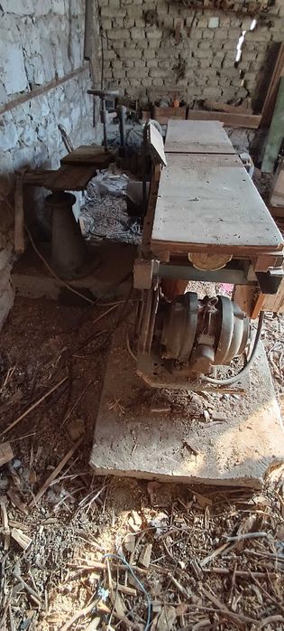 Продавам дърводелски машини