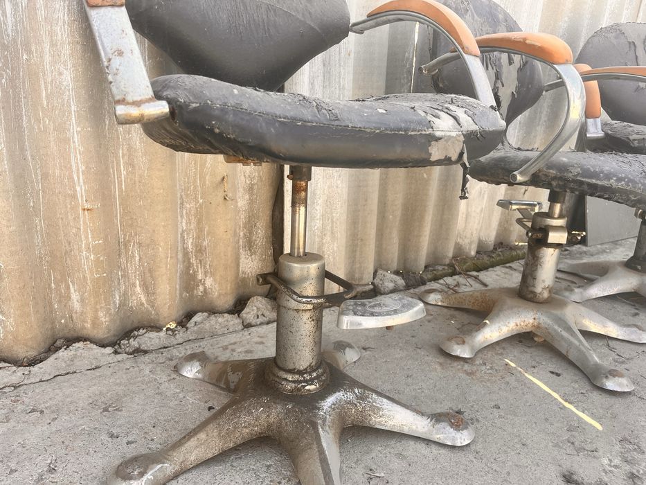 Кресла для парикмахерских