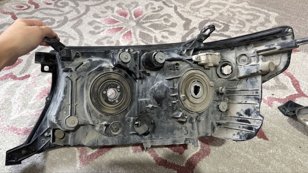 Передние фары Land Cruiser 200