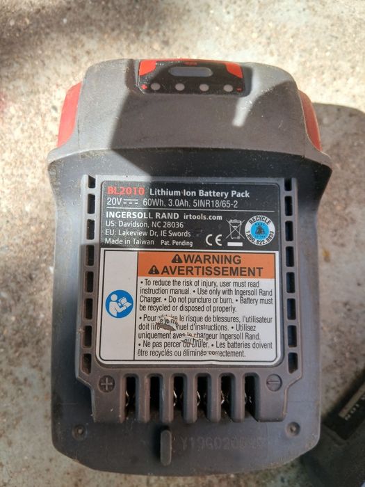 Батерии и гайковерт Ingersoll rand без заряднно
