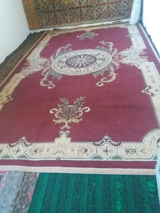 Құрметті алушылар "кілем" сатылады