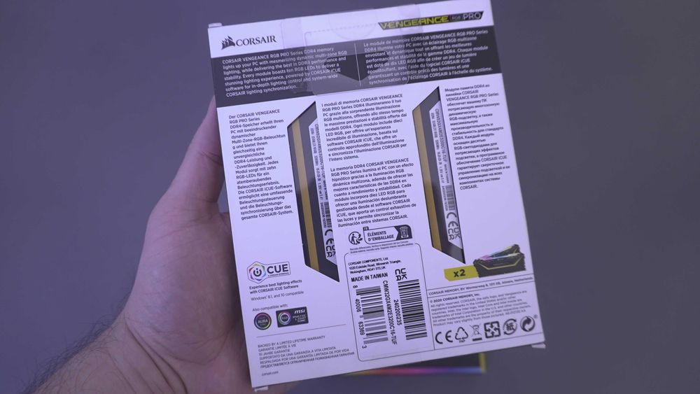 Corsair VENGEANCE 32GB RGB DDR4 Рам Памет - чисто нова