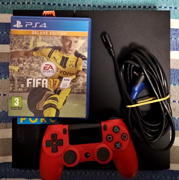 PlayStation 4 slim alb  PlayStation 4 clasic ps4