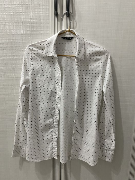 рубашка белая в горошек