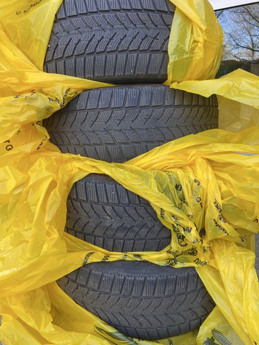 Зимни гуми Dunlop 215 55 18