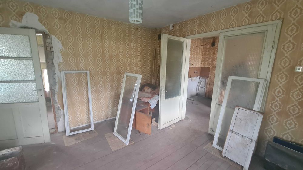 1722-Продава се триетажна тухлена на плоча къща в село Гецово!