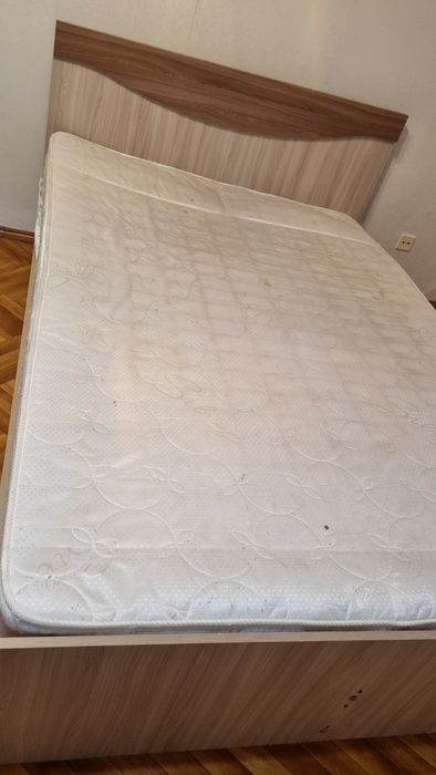 Кровать без матраса