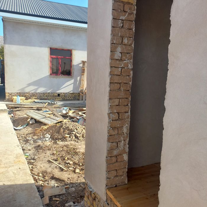 Хива дуконга якин жойда 1 каватли 350 кв ховли сотилади