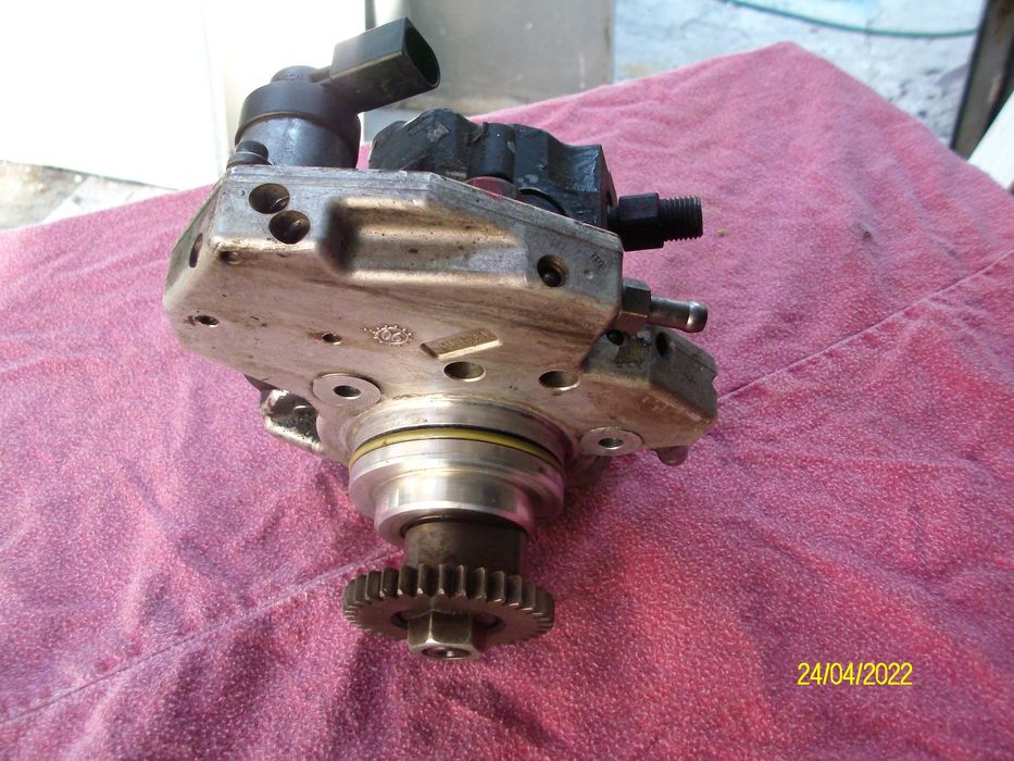 Продавам горивонагнетателна помпа за Мерцедес 320 - 3000 куб. 242 к.с.