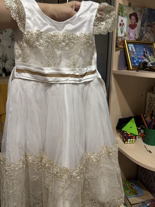 Платье . Платье на 5-6 лет