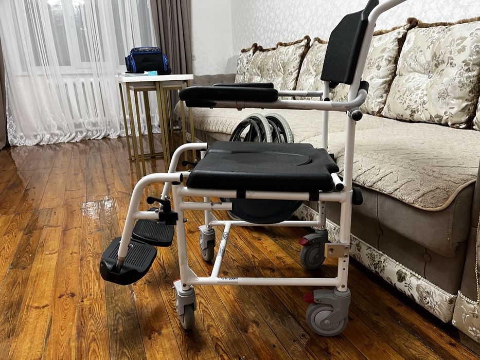 Продам инвалидную коляску