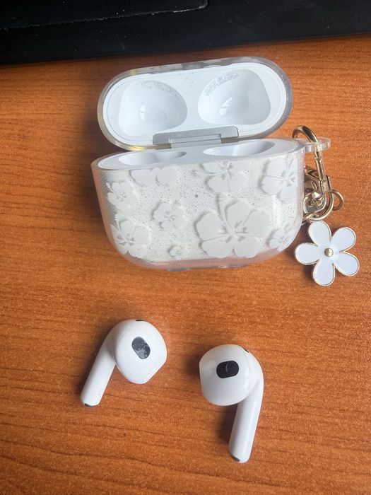 Слушалки, Apple AirPods3 with Lightning Charging Case