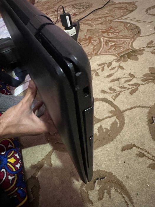 Ноутбук сотилади