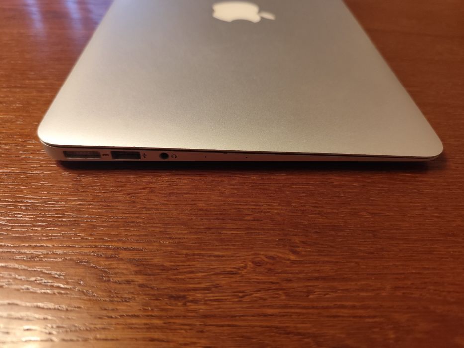 MacBook Air 11" A1465, 2015 1.6GHz 4Gb RAM 128Gb SSD