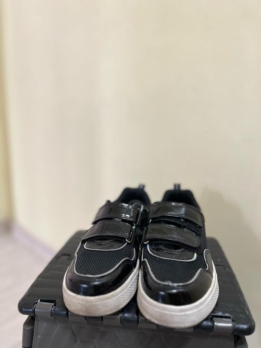 Кроссовки школьные