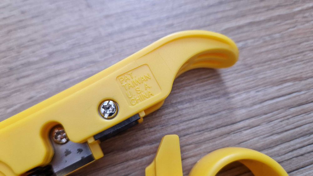 Set profesional de sertizat mufe si prize de retea sau telefon