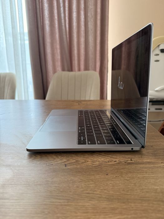 MacBook Pro 13” 2019 Intel Core i5 Quad-Core 1.4 8GB RAM 128GB SSD
