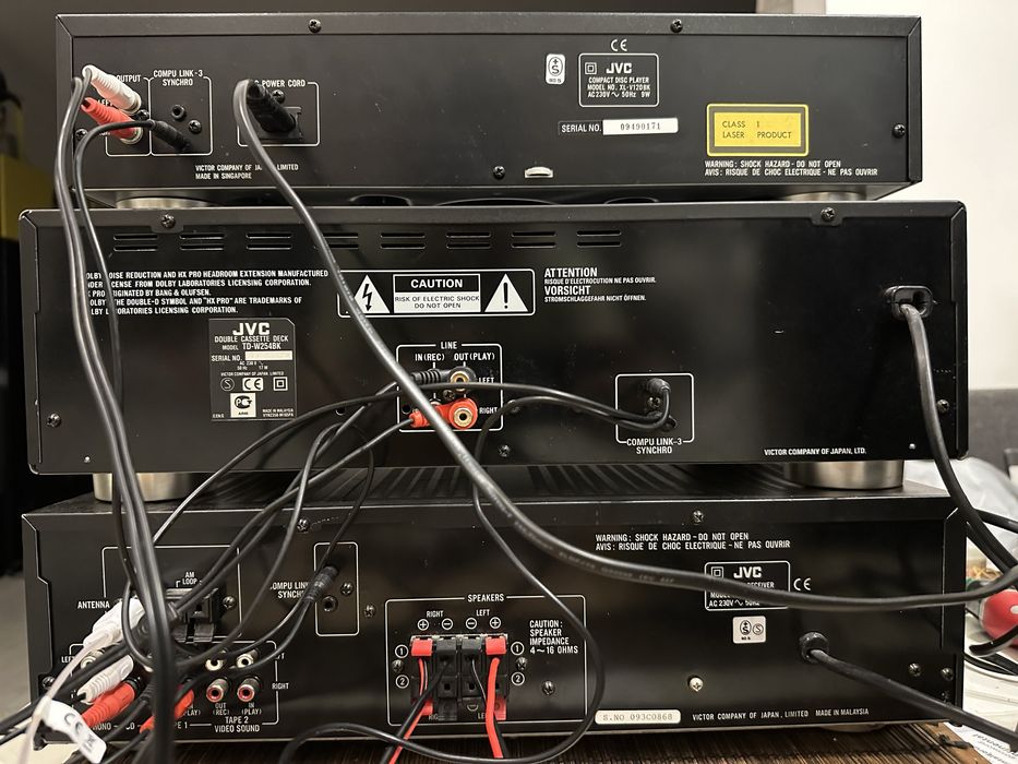 Linie audio JVC cu telecomanda