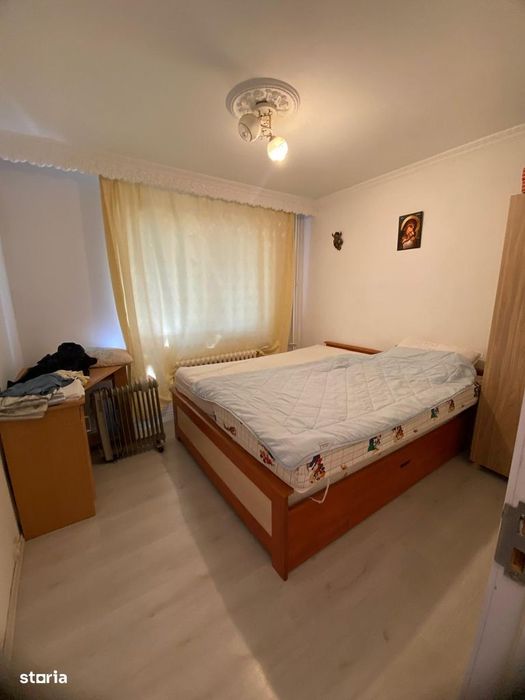 2 camere la parter cu balcon , zona Radu Negru