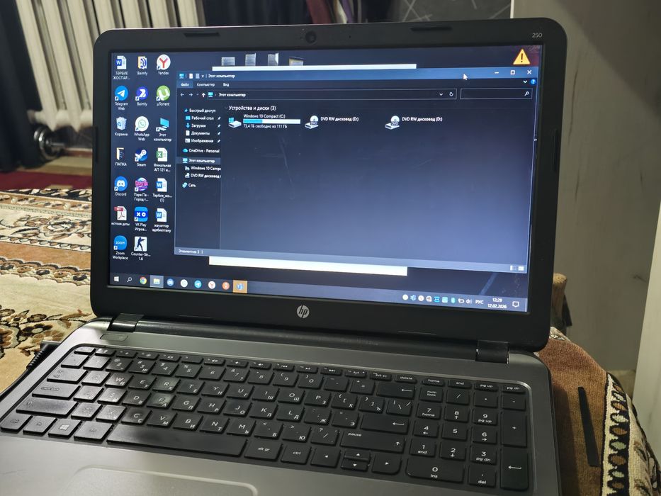 Продам ноутбук с зарядкой HP