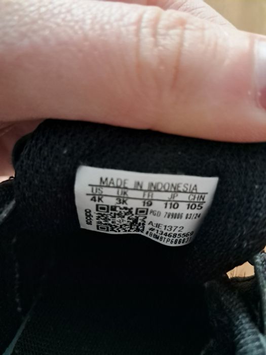 Продавам бебешки  обувки 19 номер.
