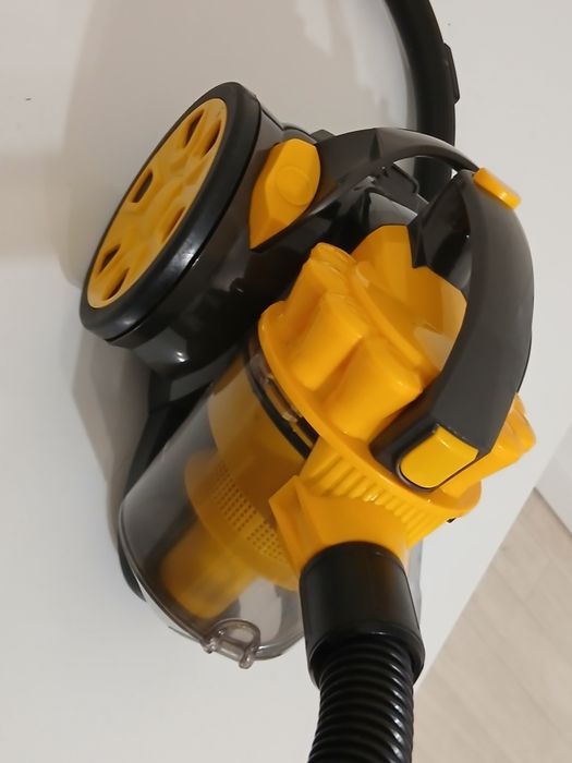 Продаю мощный пылесос