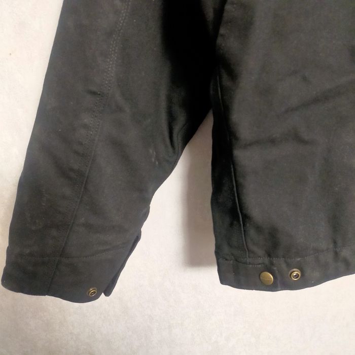 Куртка бренда кархарт