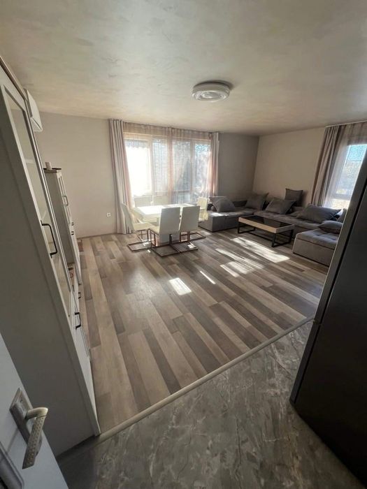 Дава се под наем Четиристаен апартамент в Пловдив, Южен - 153 кв.м за 700 € - Снимка #1