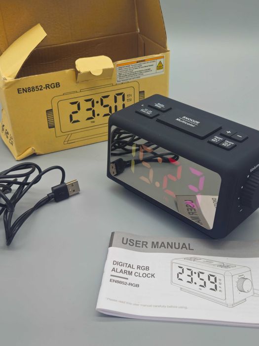 Дигитален RGB будилник с FM радио, огледален дисплей, USB изходи